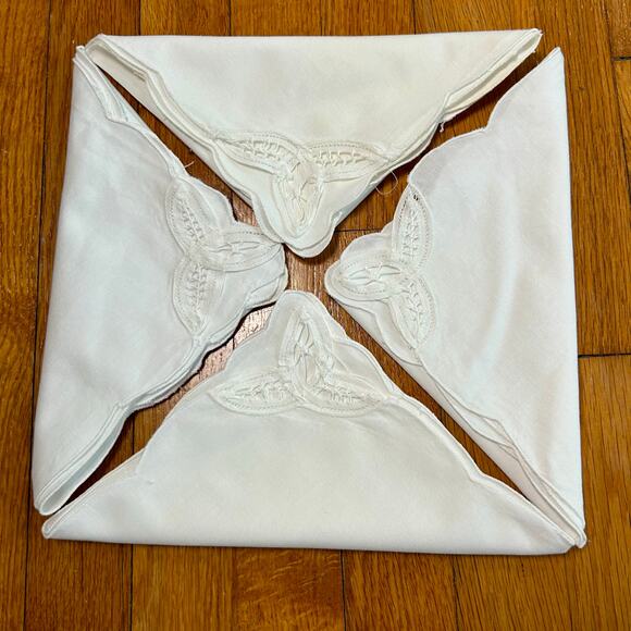Vintage White 82 x 64 Cutwork Lace Tablecloth with 8 Matching Napkins - Picture 11 of 16